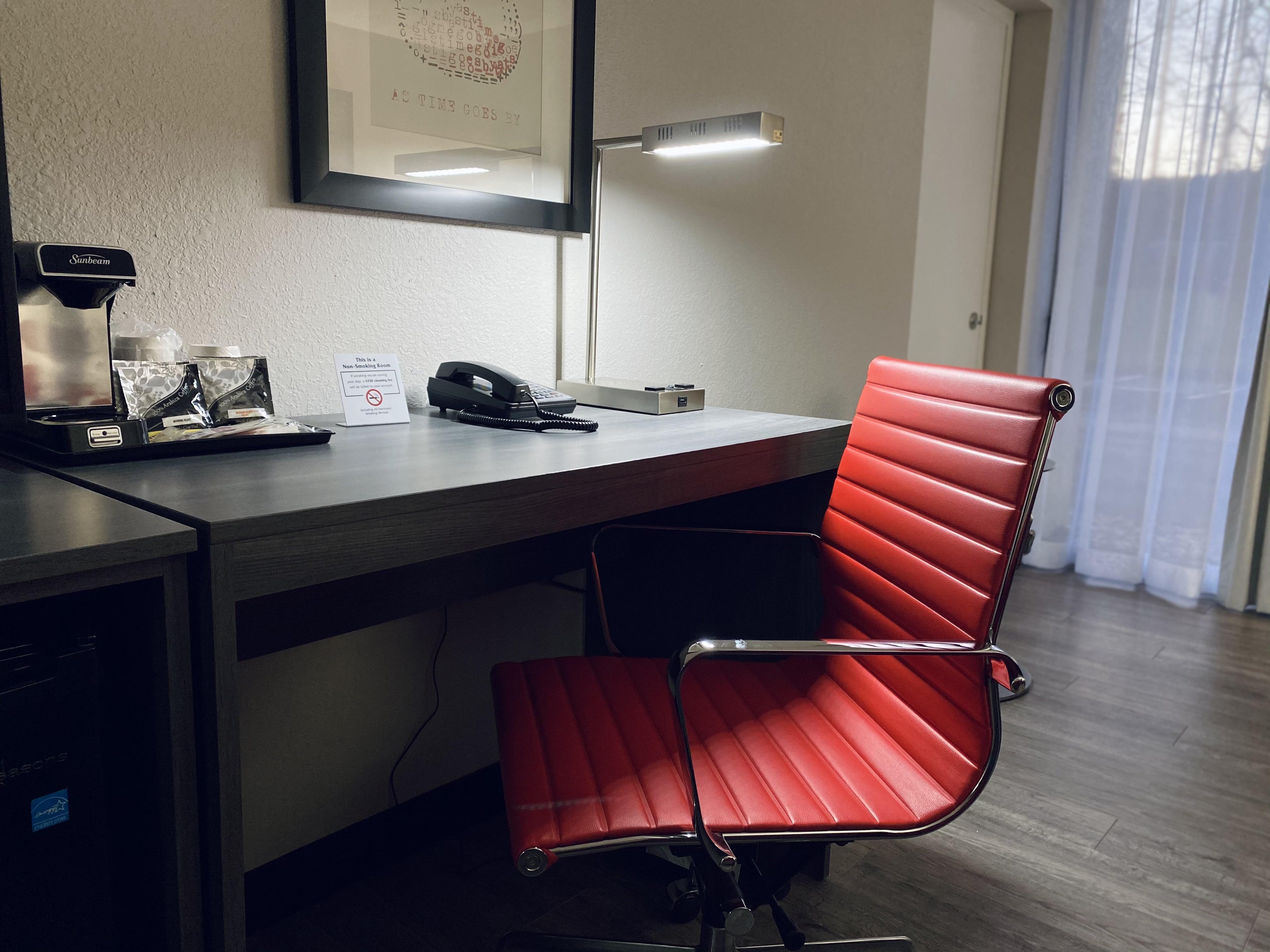 Готель Ramada By Wyndham Hartford North - Bradley Airport Вінсор-Локс Екстер'єр фото